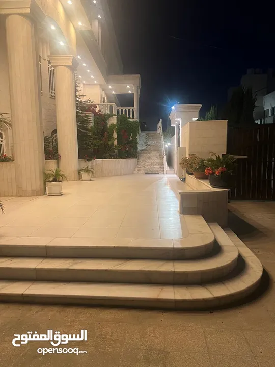 فيلا فخمه للبيع من المالك مباشرة منطقة دابوق  سكن أ خاص. على تله عاليه بمواصفات عالية الجودة
