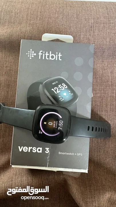 ساعه Fitbit فيها نظام GPS