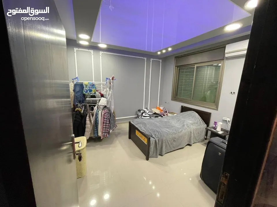 للايجار في عين منجد شقه ديلكس غرفتين نوم