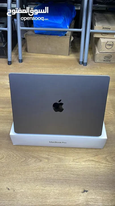 للبيع MACBOOK PRO بحالة ممتازة كالجديد