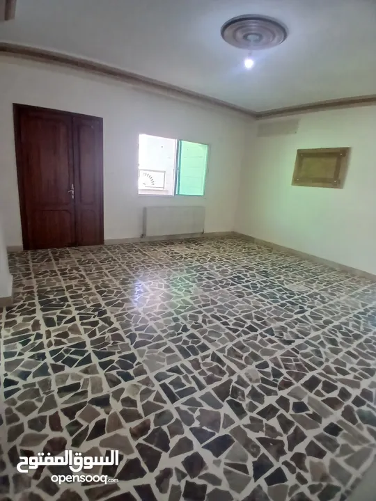 شقه فارغه للإيجار الجبيهه