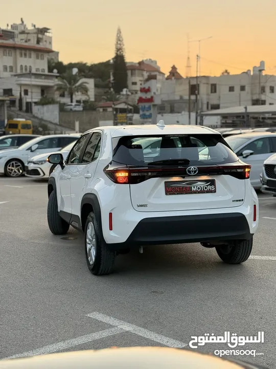 تويوتا ياريس كروس ترخيص 2022 محرك 1500 هايبرد جير أوتوماتيك 172 حصان