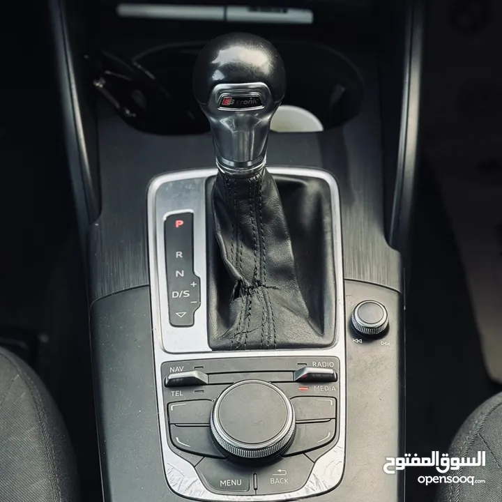 اودي A3 هتش باك لون عنابي مميز سيارة مميزة جداً وبسعر ممتاز جداً للبيع - بحالة الوكالة