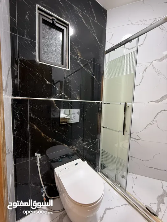 شقه طابق ارضي 144متر مع ترس 30 متر للبيع في جبيهه حي المنصور بموقع مميز