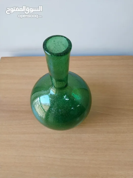 Emerald Green Glass Vase – Round Vintage-Style Decor Accent