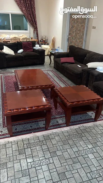 طاولات من الخشب من نوع الفاخر مع خدمة توصيل free delivery wooden tables