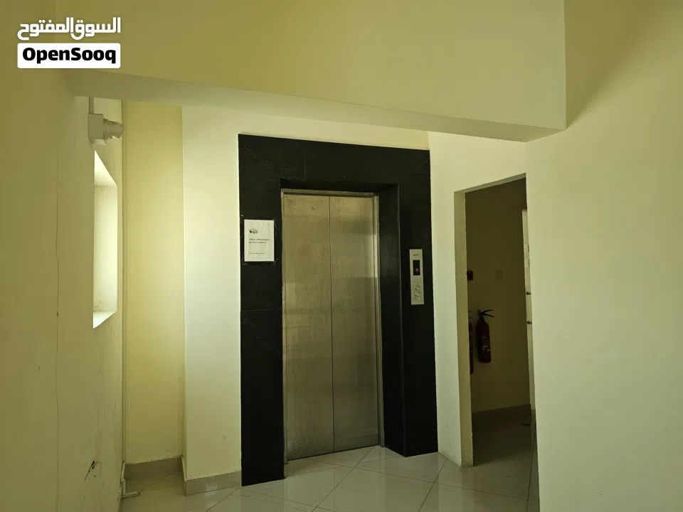 مكتب للايحار في سلماباد الجديدة قرب المدينة للزجاج