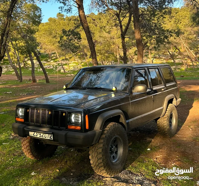 Jeep xj جيب شيروكي مربع 1999