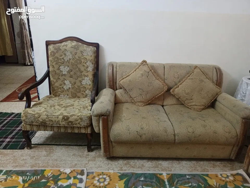 كنب بحالتة الجديد