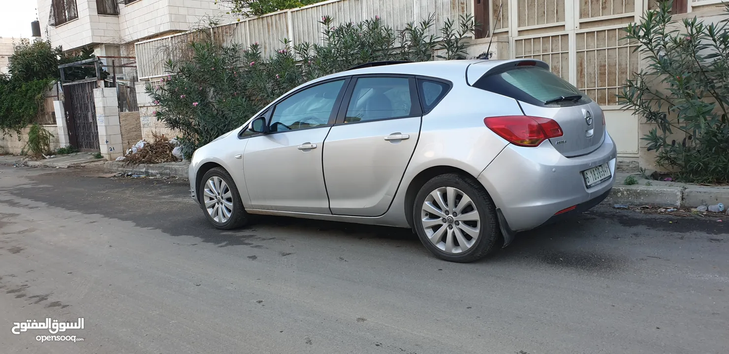 للبيع أوبل أسترا 2011 أوتوماتيك 1400 تيربو