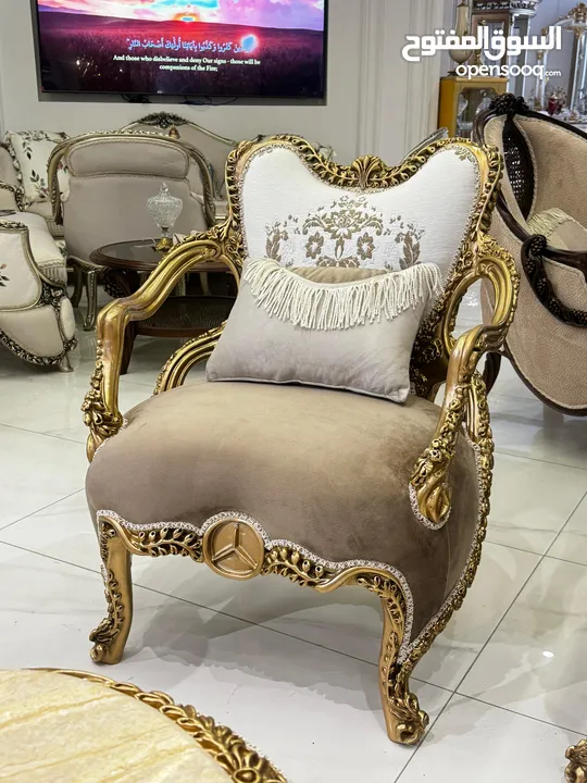 طقم كنب New classic فاخر ومميز جداً 7مقاعد مع طربيزة الوسط