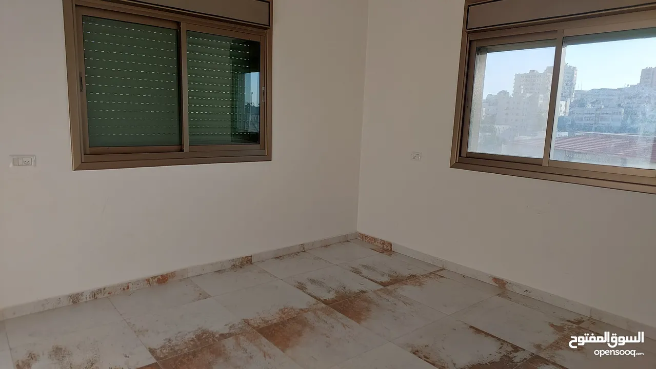 شقة للإيجار طابق ثالث