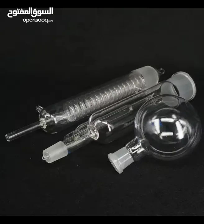 جهاز تقطير. زيوت عطور نباتات