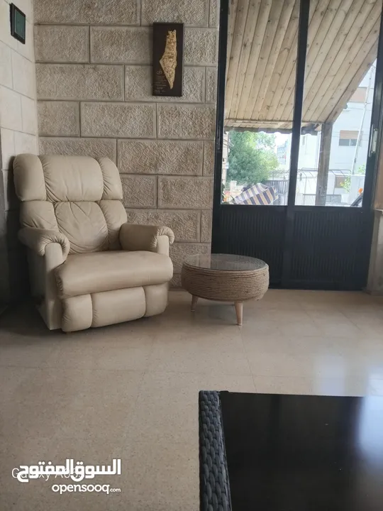 طاولات وسط من الاطارات مع حبل الخيش للحديقة وداخل المنزل ، تصميم بسيط وعصري