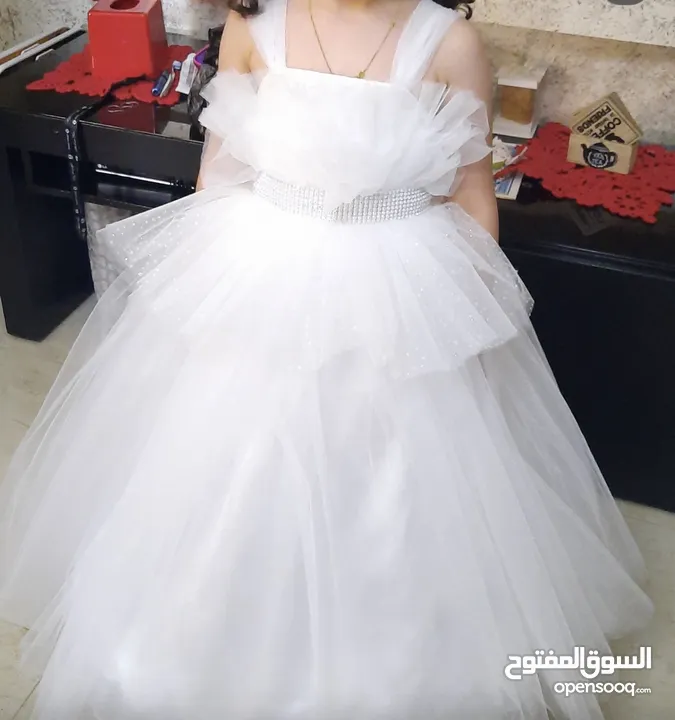 فستان بناتي شبه جديد ملبوس لبسه وحده بلبس لعمر 8 او 9 سنين