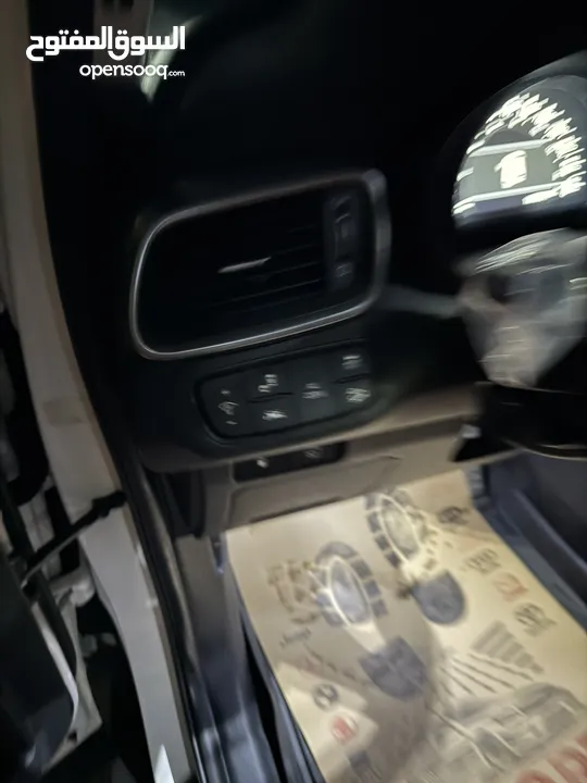 جب كيا سيرونتو موديل 2019مطور 2200ديزل دفع رباعي فل الفل ولا ناقصو اي اضافة البيع بسسب السفر