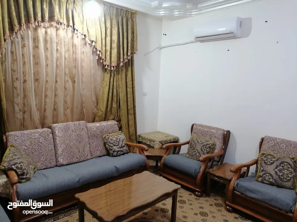 شقة مميزة للبيع طابق ارضي ، مساحة 110  الموقع ،في ارقى مناطق العقبة الثالثة بالقرب من مسجد الكالوتي