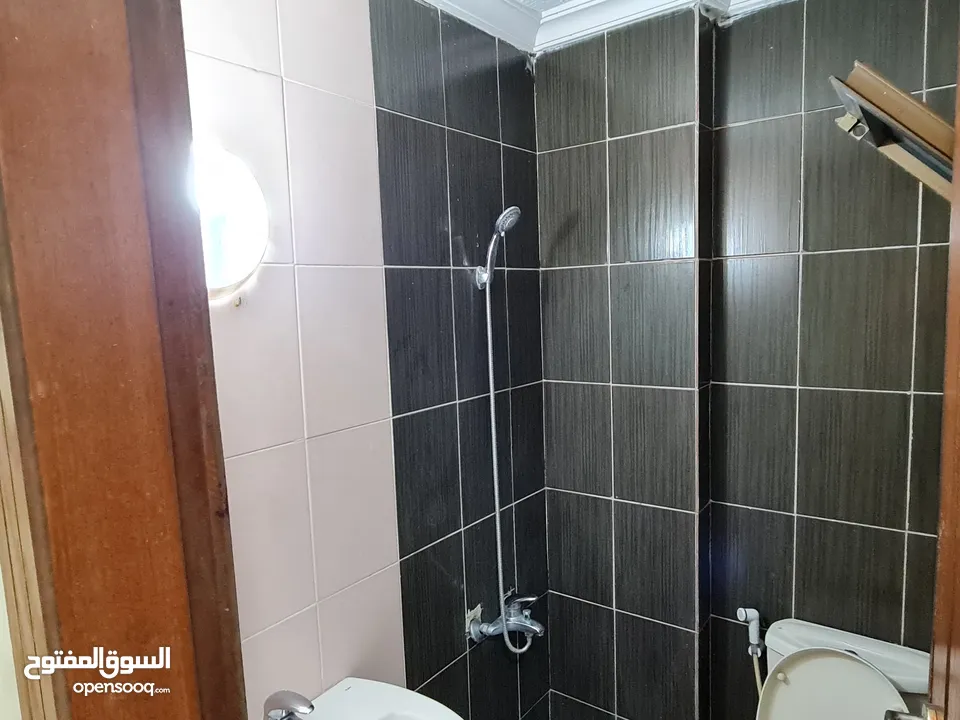 شقة تسوية للايجار من المالك مباشرة بالقرب من اشارة مستشفى حمزة ومسجد ابو بكر