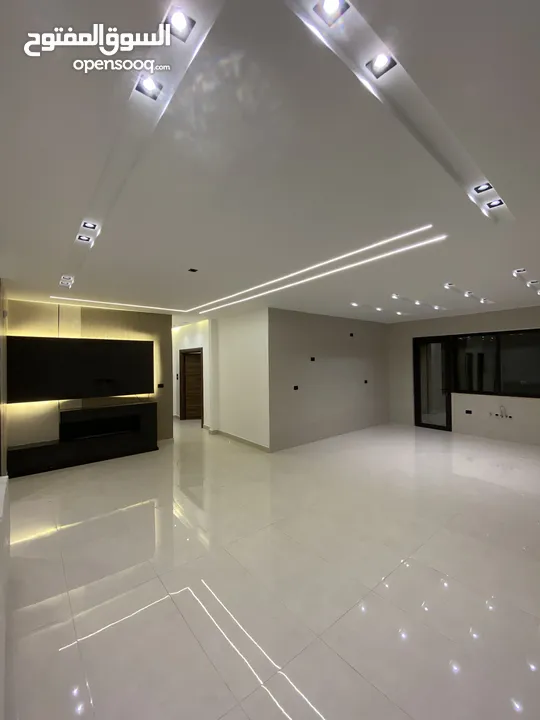 شقق فاخرة 240 متر و 200 متر 4 نوم و 3 نوم بتشطيب فاخر وبسعر مميز في أجمل مناطق طريق المطار البنيات
