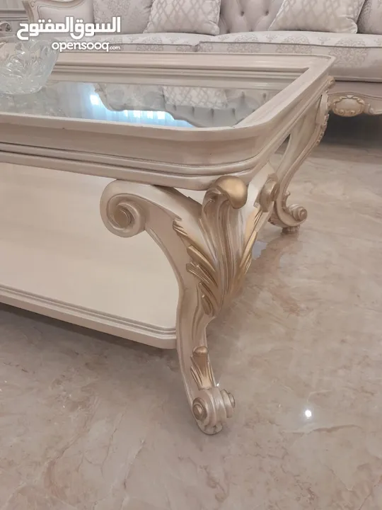 طقم كنب حفر لون عاجي مذهب