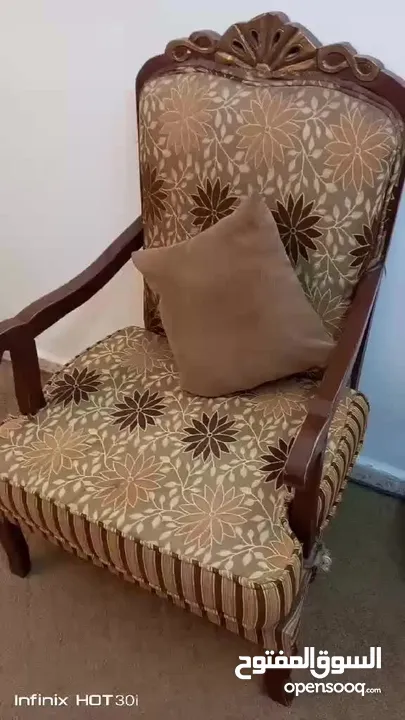 طقم كنب 7 مقاعد بحالة الجديد