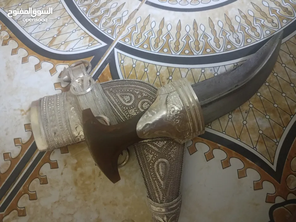للبيع خنجر قرن زراف هندي مع حزام زري ومعه جم