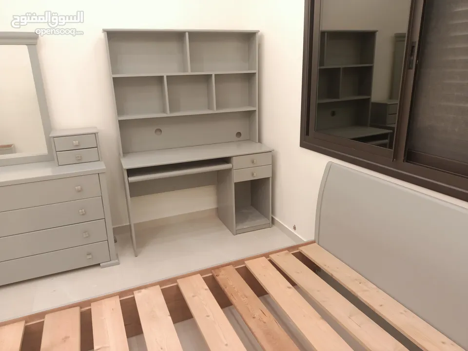 نجار متنقل ودهان  موبيليا بكافة أنواعها .....