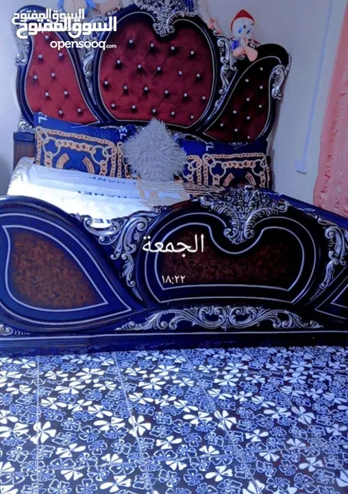 سرير مصري خشبي