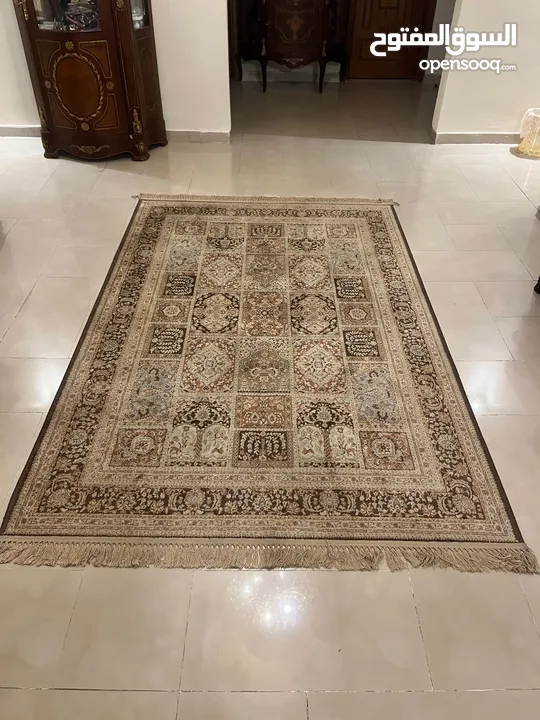سجاد مستعمل اللون بيج للبيع بحاله جيده