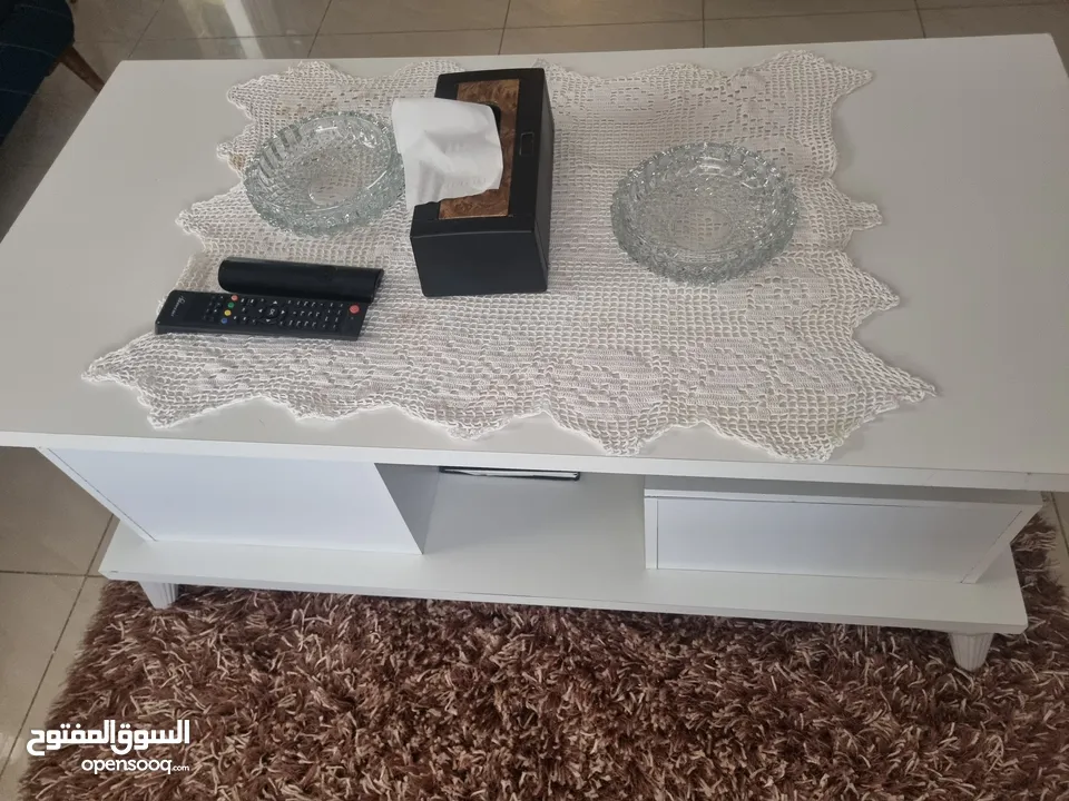 طاولة خشب للبيع لغرف الجلوس