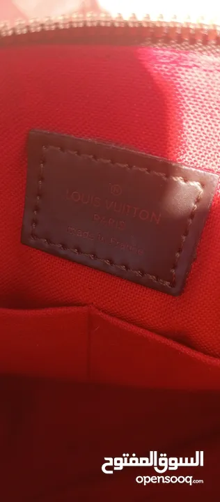 Louis Vuitton. gucci