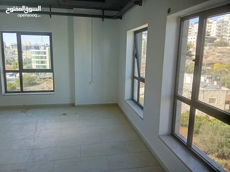 مكتب للايجار - رووف مع تراس