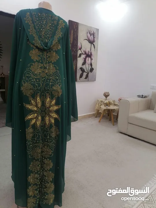 وينها  ام العريس عبايه شيفون فراشه مع شك  قطعتين  القطعه داخلي ملزقه مع الفراشه