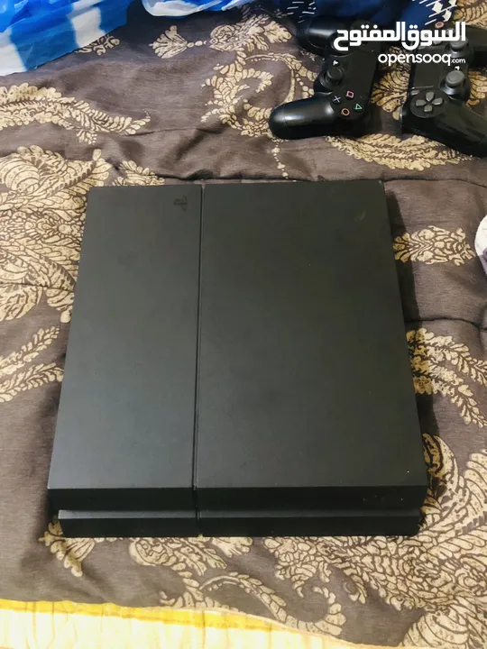 Ps4 500gb +3 games and joysticks