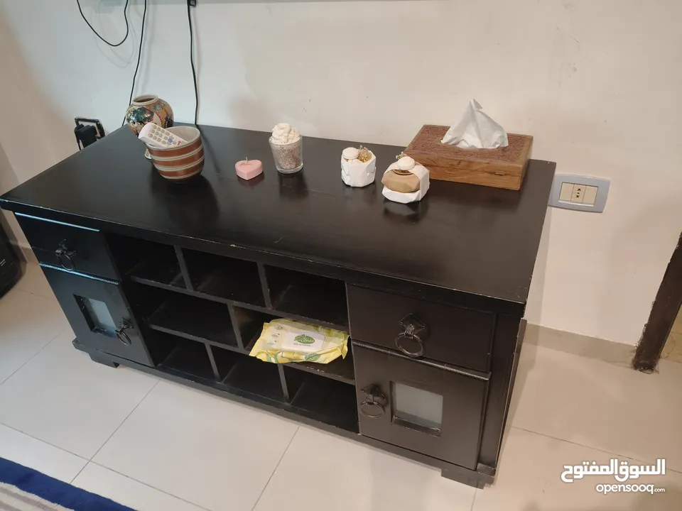 طاولة وسط وبيرو تلفزيون