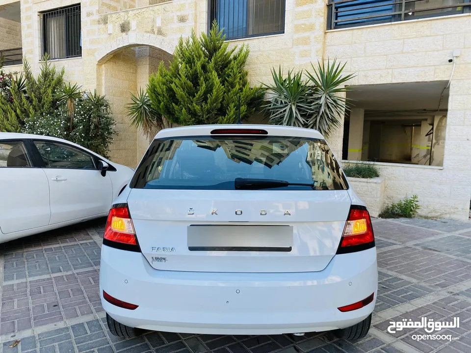 سكودا فابيا اوتماتك ترخيص 2021  السيارة بحالة فوق الممتازة الله يبارك لصاحب النصيب ..