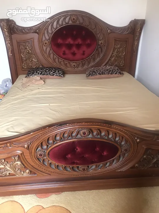 سرير دار نوم ايطالي مع فراش بسعر 1500 دينار