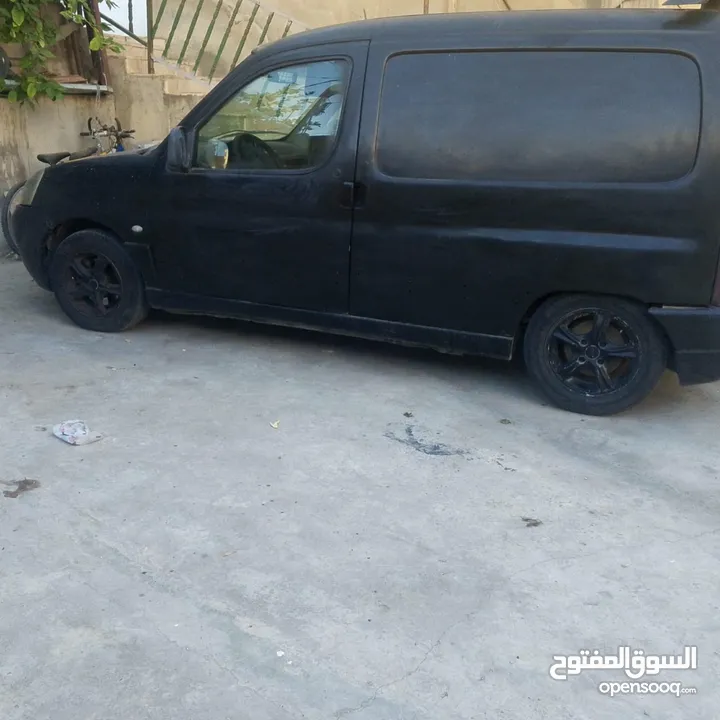 سياره فان برلنجو 2006 سوداء