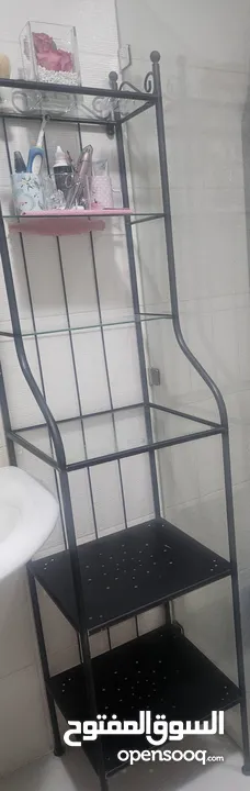 أرفف زجاجيه ومعدن