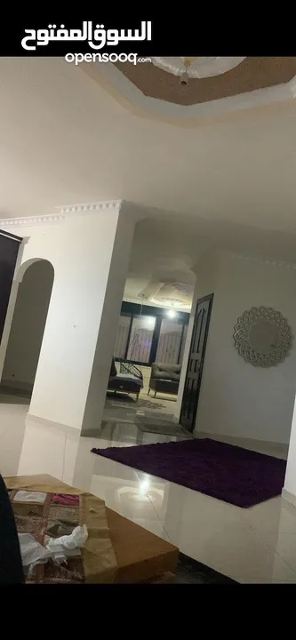 شقة للايجارغير مفروش 3 غرف نوم و3 حمامات وبلكونة