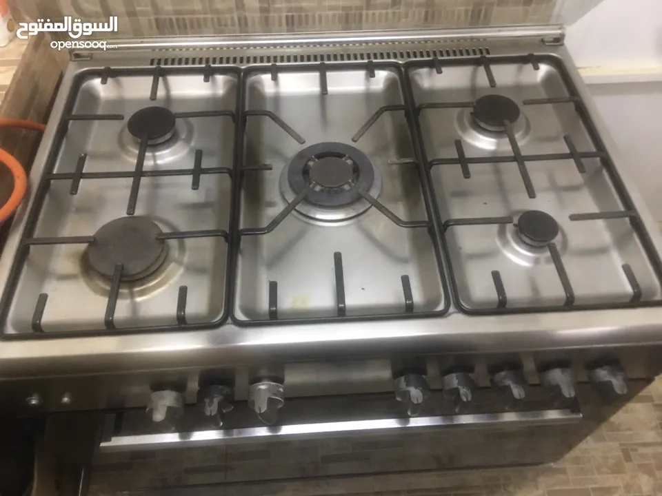 URGENT FOR SALE 5 BURNER COOKING RANGE STOVE WTH GRILL  GOOD CONDITION