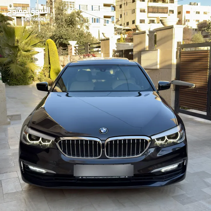 BMW 530i ( بنزين ) موديل 2017 وارد وصيانة الشركة عداد 31 الف كم بحالة الوكالة مالك واحد