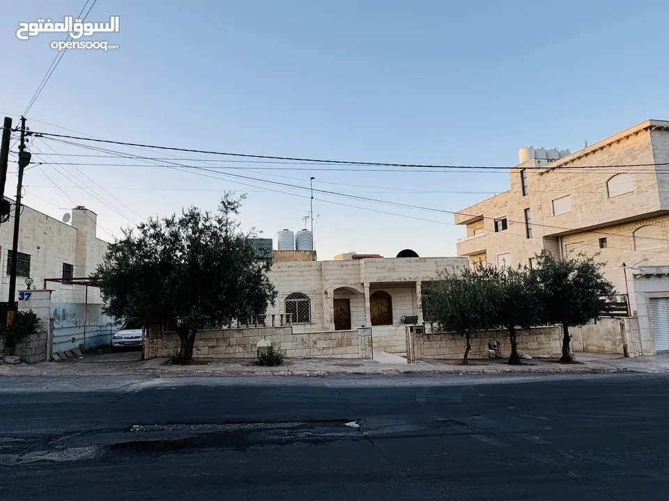 منزل مستقل للبيع من المالك مباشره بسعر الأرض والسعر قابل للتفاوض بعد المعاينه للجادين