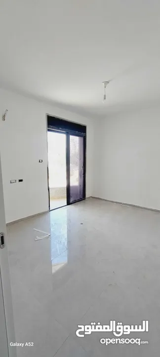 شقة للبيع بالطيرة بعمارة 12 شقة فقط وبسعر مميز