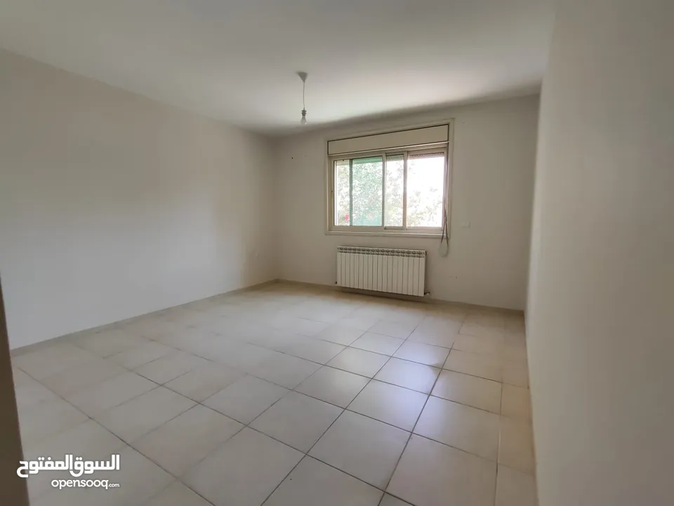 شقة مميزة للإيجار – الطيرة  مساحة واسعة وحديقة داخلية