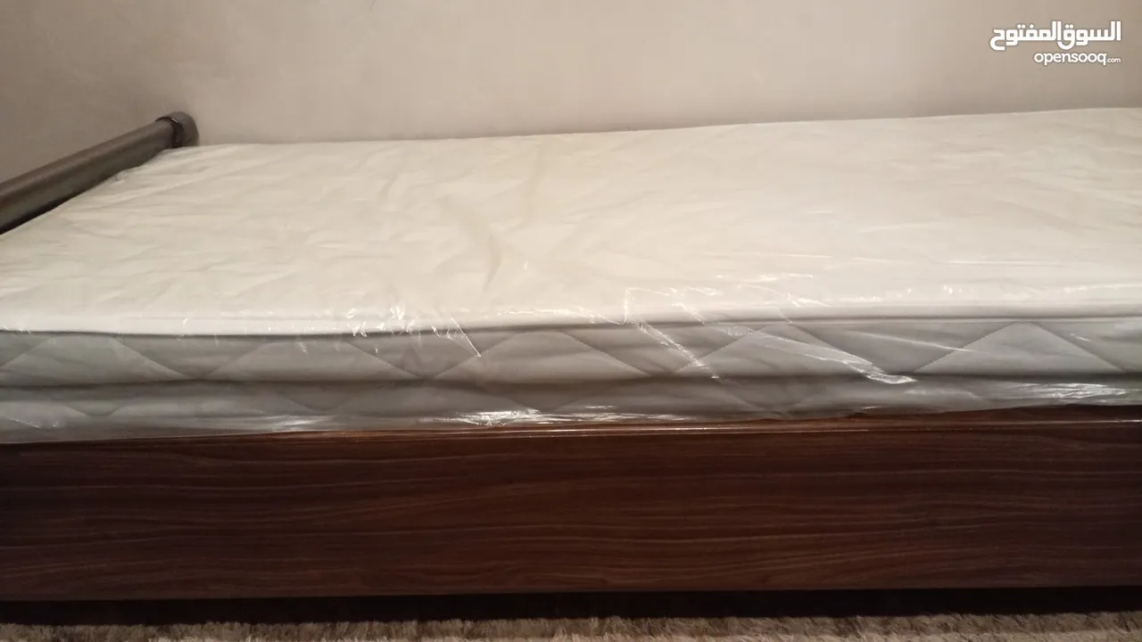تخت جديد وفرشة جديدة