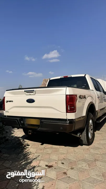 فورد F150 لاريت نظيفه جداً و حادث طلق ناري في الزجاج الامامي