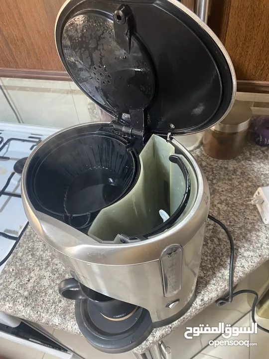 محضرة القهوة 10 اكواب بسعة 1.25 لتر من سيفيرين بحاله جيدا جدا بحاجه الى ابريق فقط