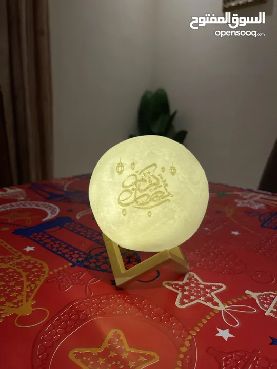 قمر مضيء رمضان كريم