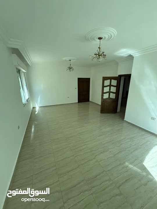 شقة طابق اول